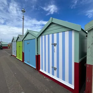 Apartment Large 2 Bedroom Private With Parking & Hut, Brighton